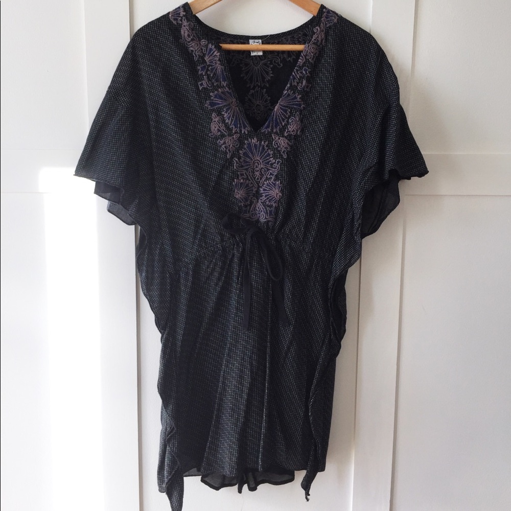 Free people tunic, batwing, tie waist with slip.